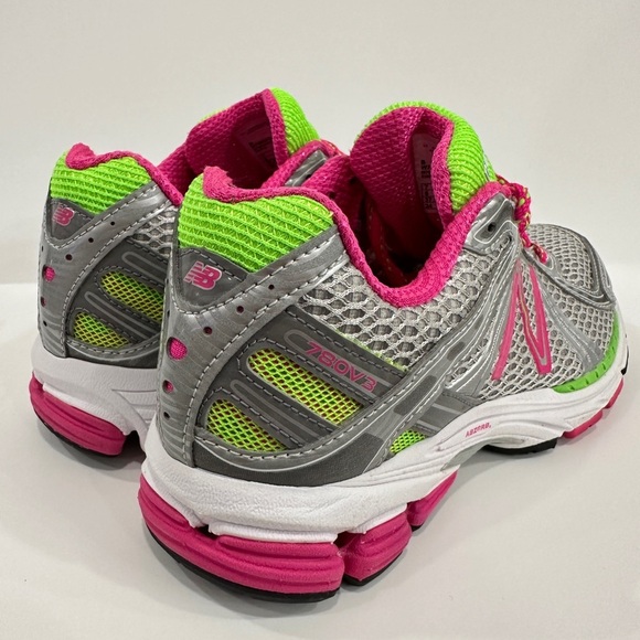 NEW BALANCE 780V3 WOMEN'S SILVER AND PINK RUNNING SHOES - Picture 2 of 8
